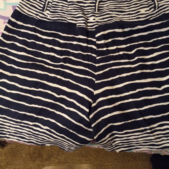 Women shorts - Picture 2 of 2